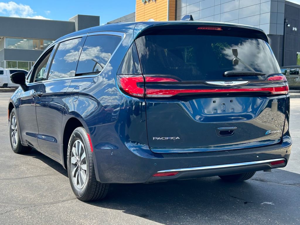 Used 2023 Chrysler Pacifica Touring-L FWD image 5
