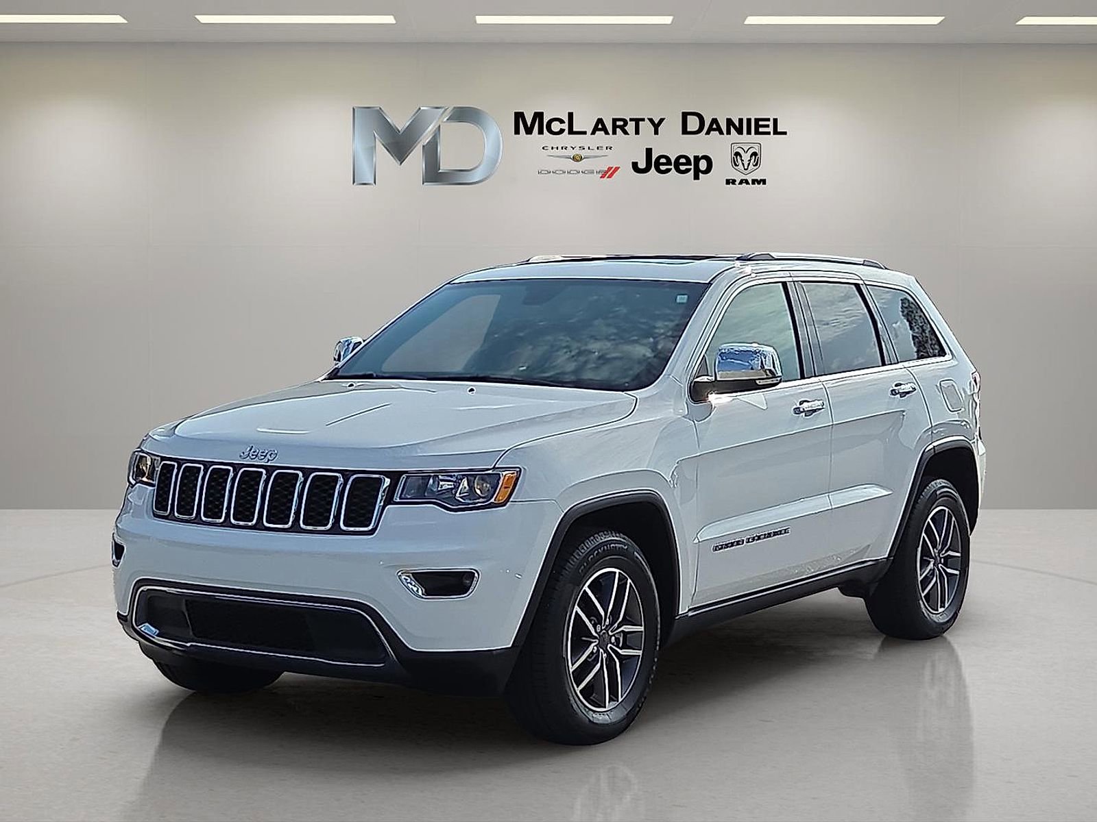 Used 2021 Jeep Grand Cherokee Limited AWD/4WD image 2