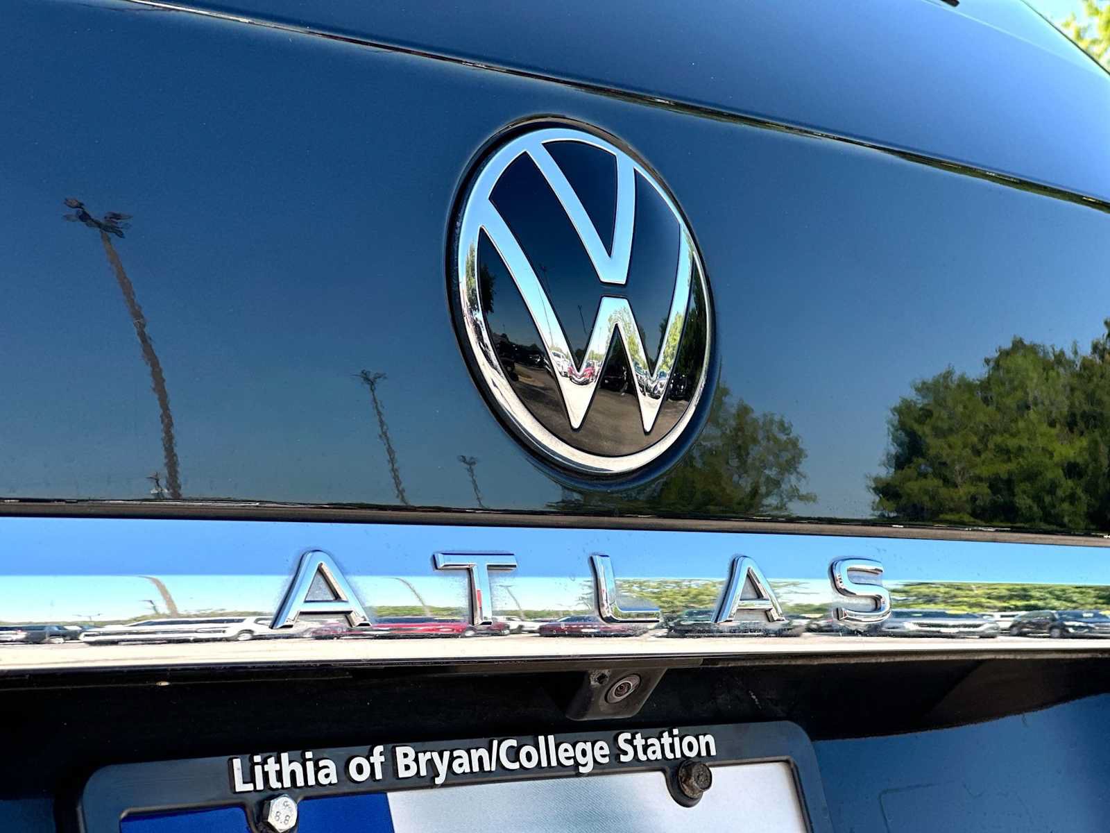 Used 2022 Volkswagen Atlas SE w/ Black Wheel Package FWD image 15