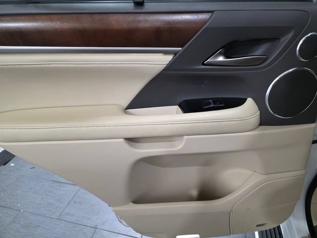 Used 2016 Lexus LX 570 4WD w/ Luxury Package image 11