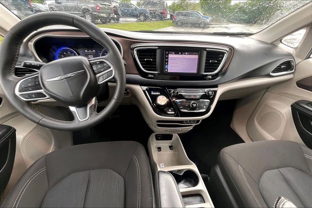 Used 2023 Chrysler Voyager LX FWD image 15