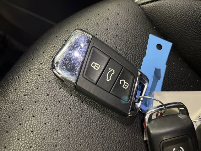 Used 2023 Volkswagen Atlas SE image 25