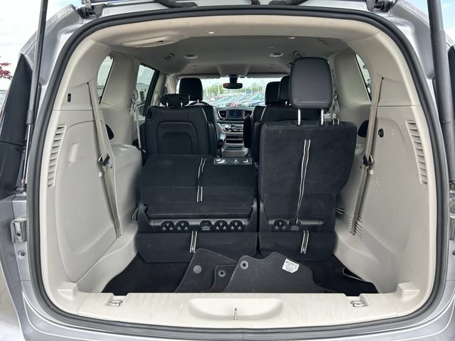 Used 2020 Chrysler Pacifica Touring-L FWD image 27