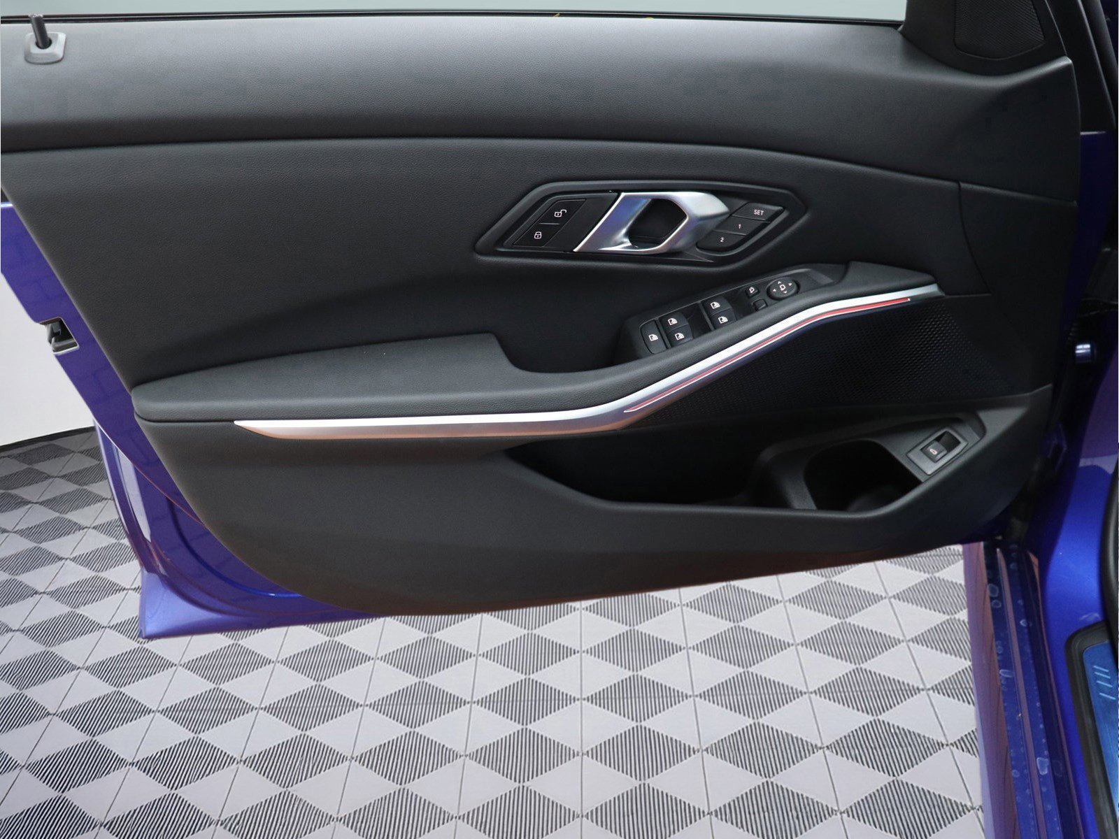 Used 2025 BMW 330i xDrive Sedan w/ M Sport Package image 7