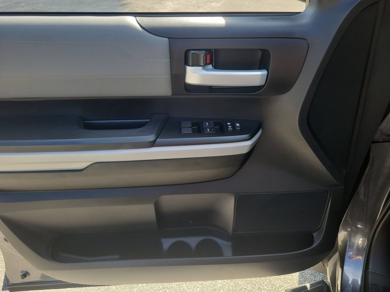 Used 2020 Toyota Tundra Limited w/ Limited Premium Package RWD image 12