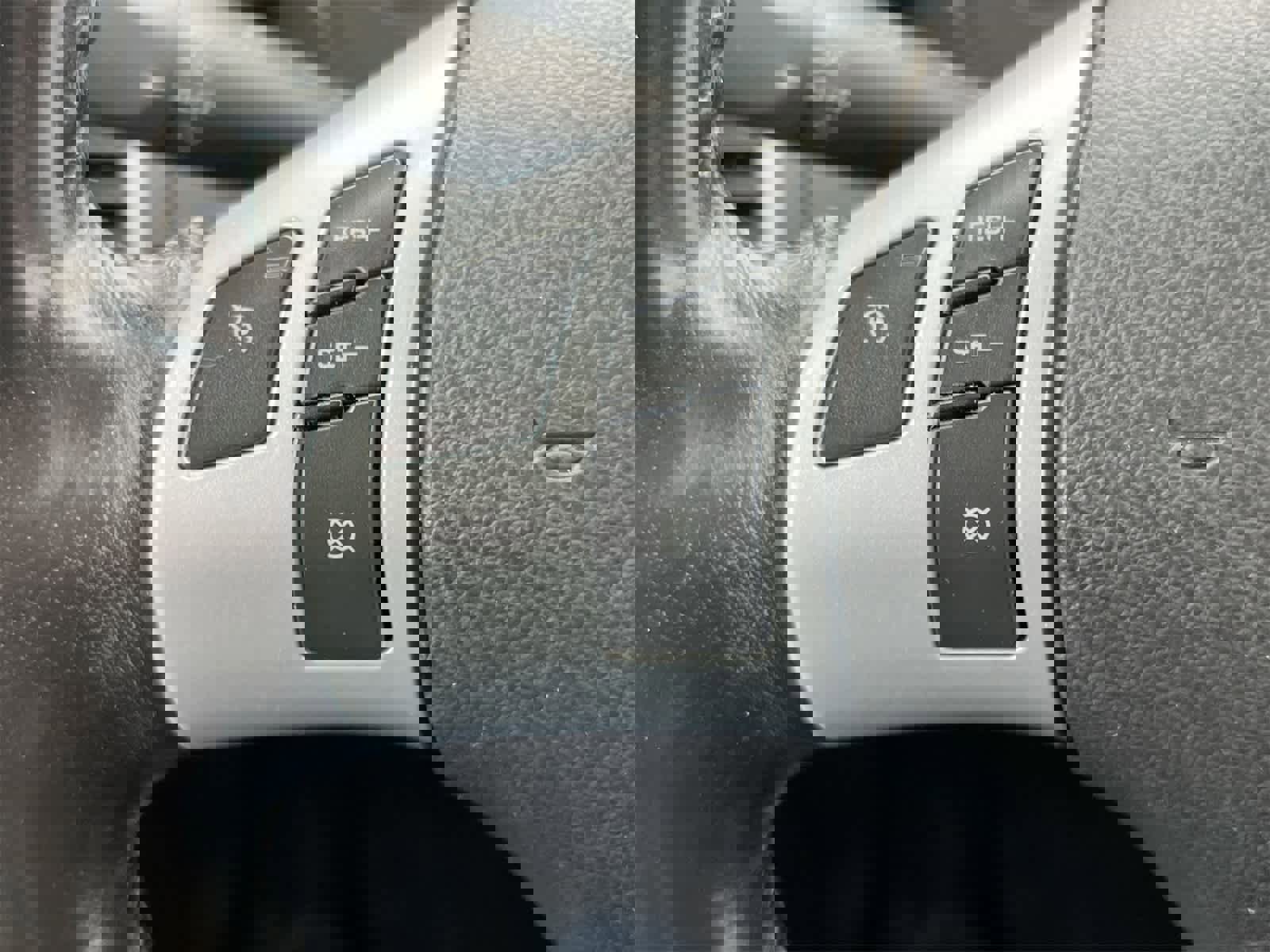 Used 2007 Pontiac Torrent 2WD w/ Preferred Package image 23