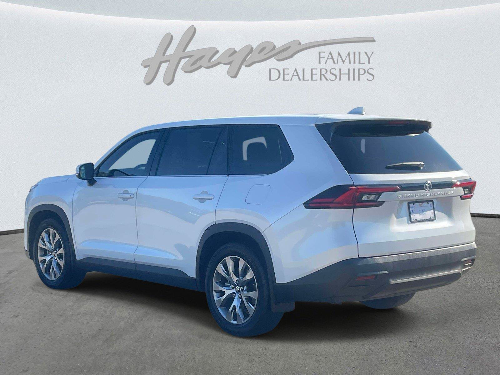 Used 2025 Toyota Grand Highlander FWD image 5