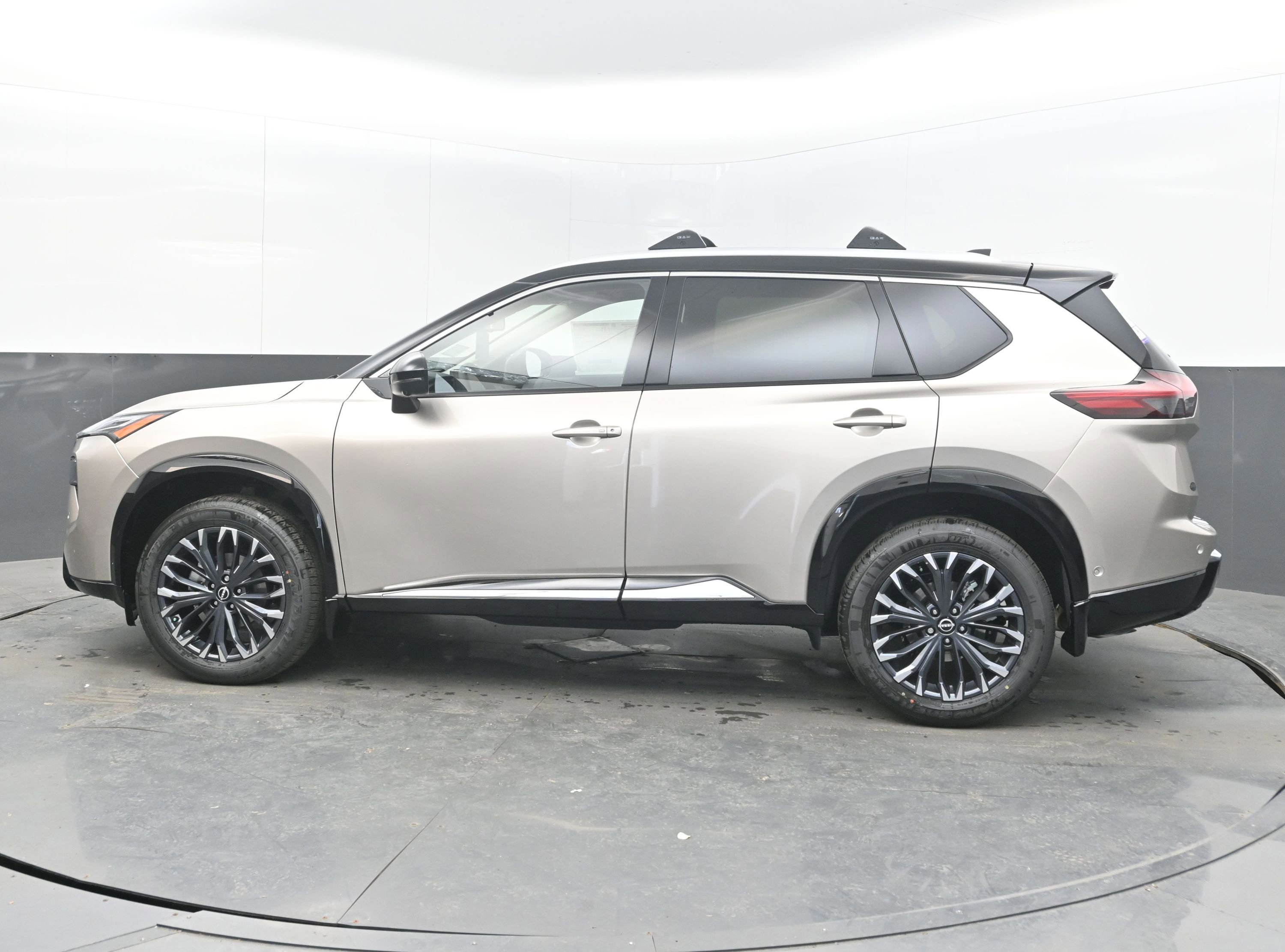 New 2026 Nissan Rogue Platinum image 5