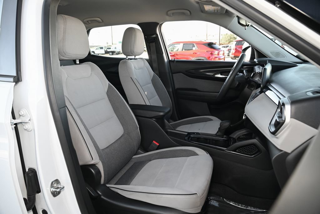 Used 2024 Chevrolet TrailBlazer LS image 37