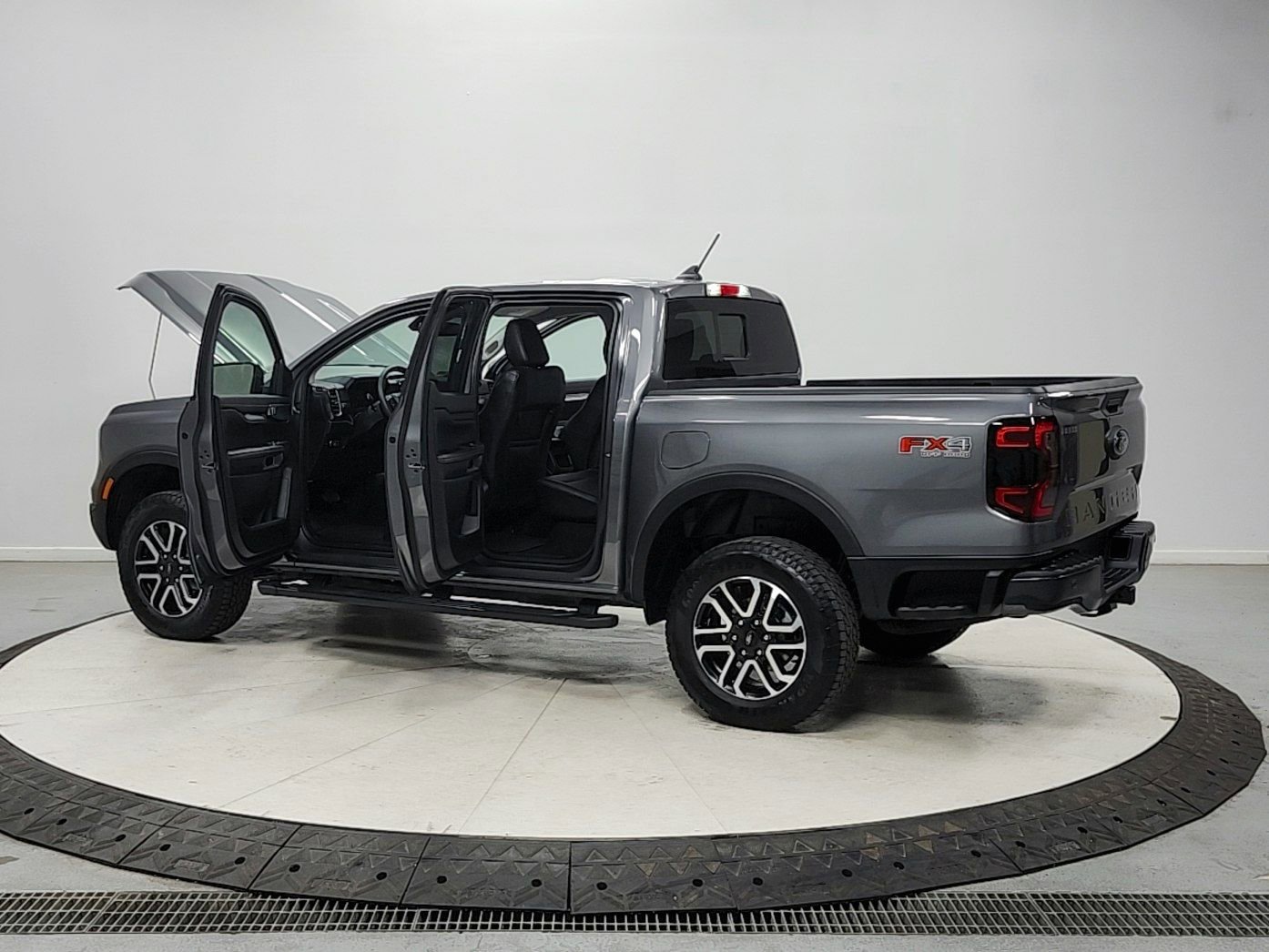 Used 2025 Ford Ranger Lariat w/ FX4 Off-Road Package AWD/4WD image 13