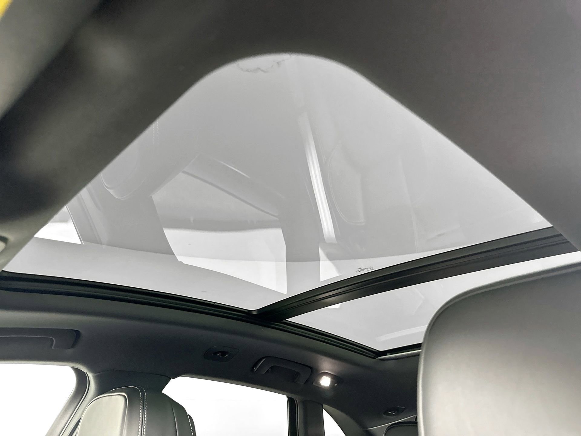 Certified 2025 Porsche Macan image 36