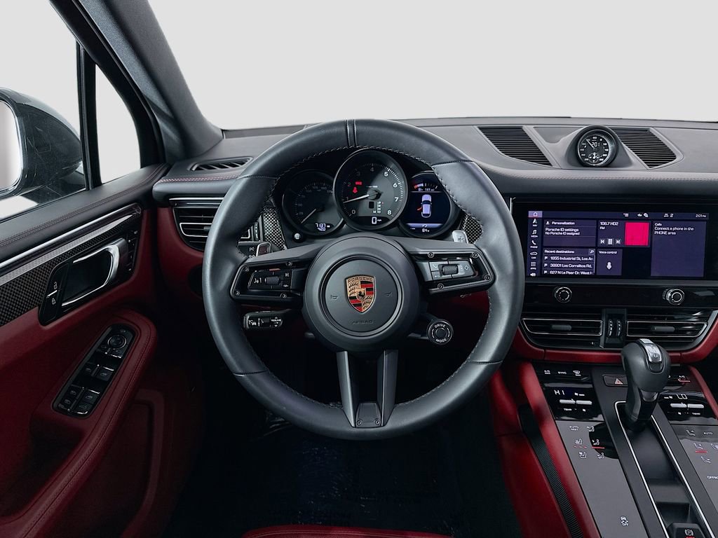Certified 2025 Porsche Macan AWD/4WD image 24