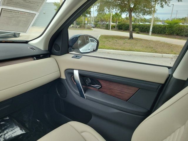 Used 2025 Land Rover Discovery Sport S image 16