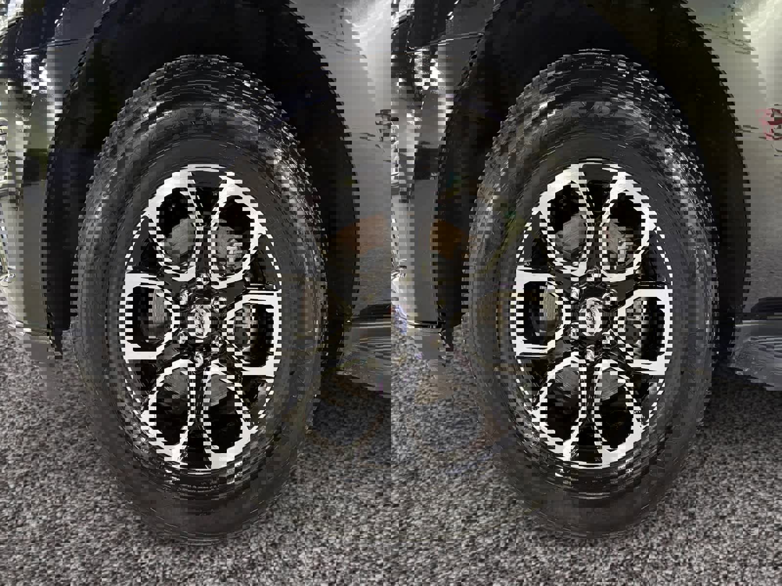 Used 2024 Ford Expedition XLT image 18