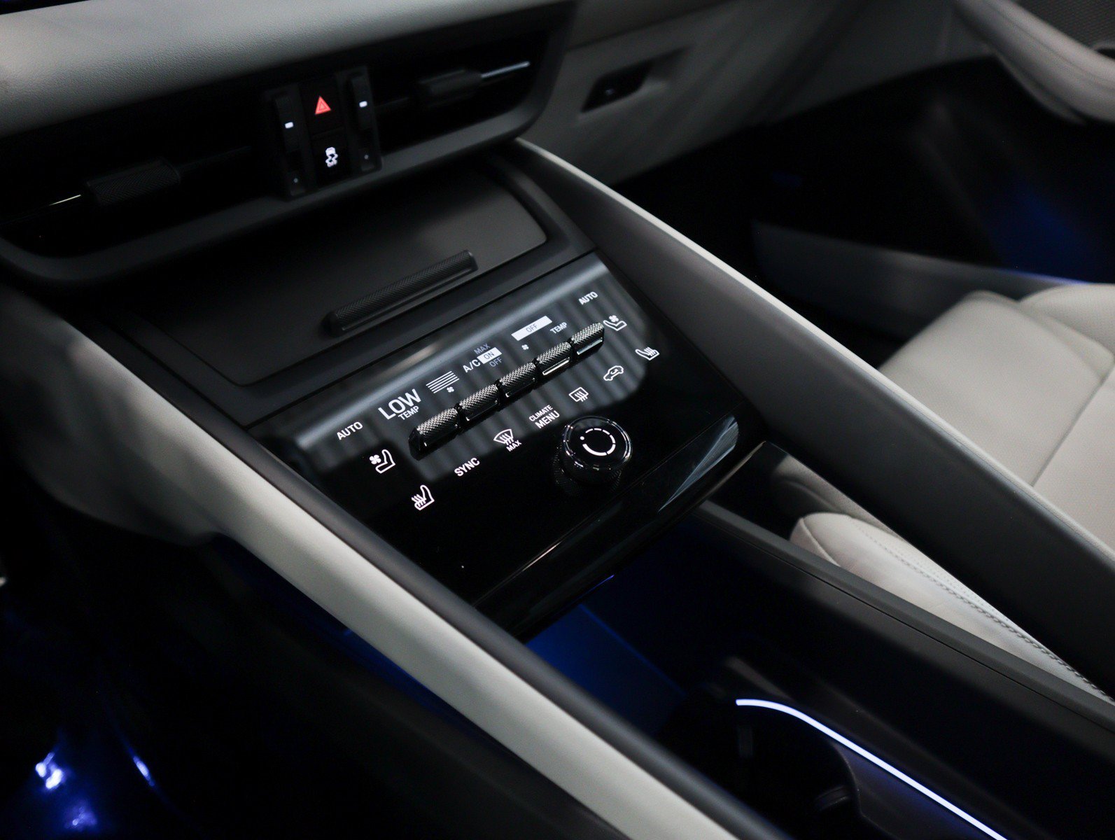 Used 2025 Porsche Macan Electric RWD image 17