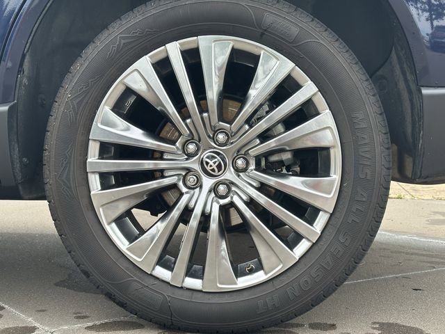 Certified 2024 Toyota Venza XLE image 9