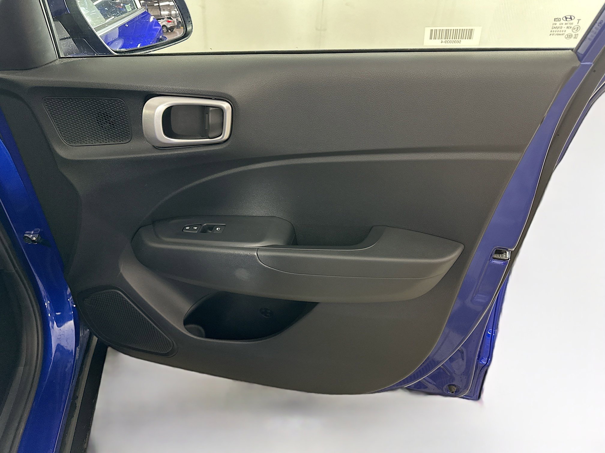 Used 2025 Hyundai Venue SEL FWD image 32