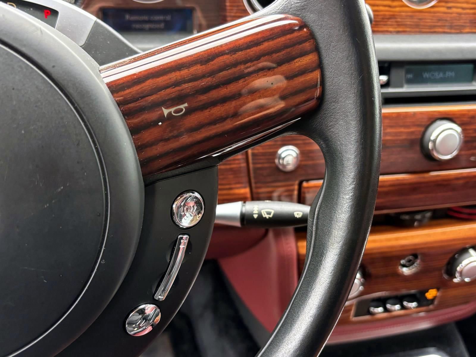 Used 2010 Rolls-Royce Phantom Drophead Coupe image 21