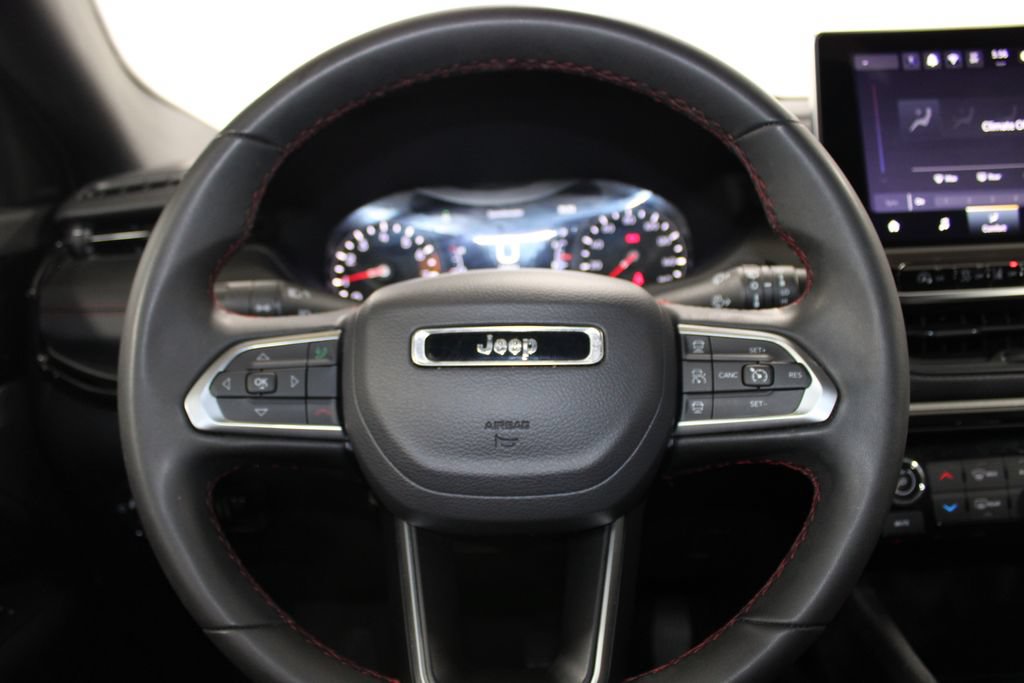 Used 2025 Jeep Compass Trailhawk w/ Trailer Tow Group AWD/4WD image 32