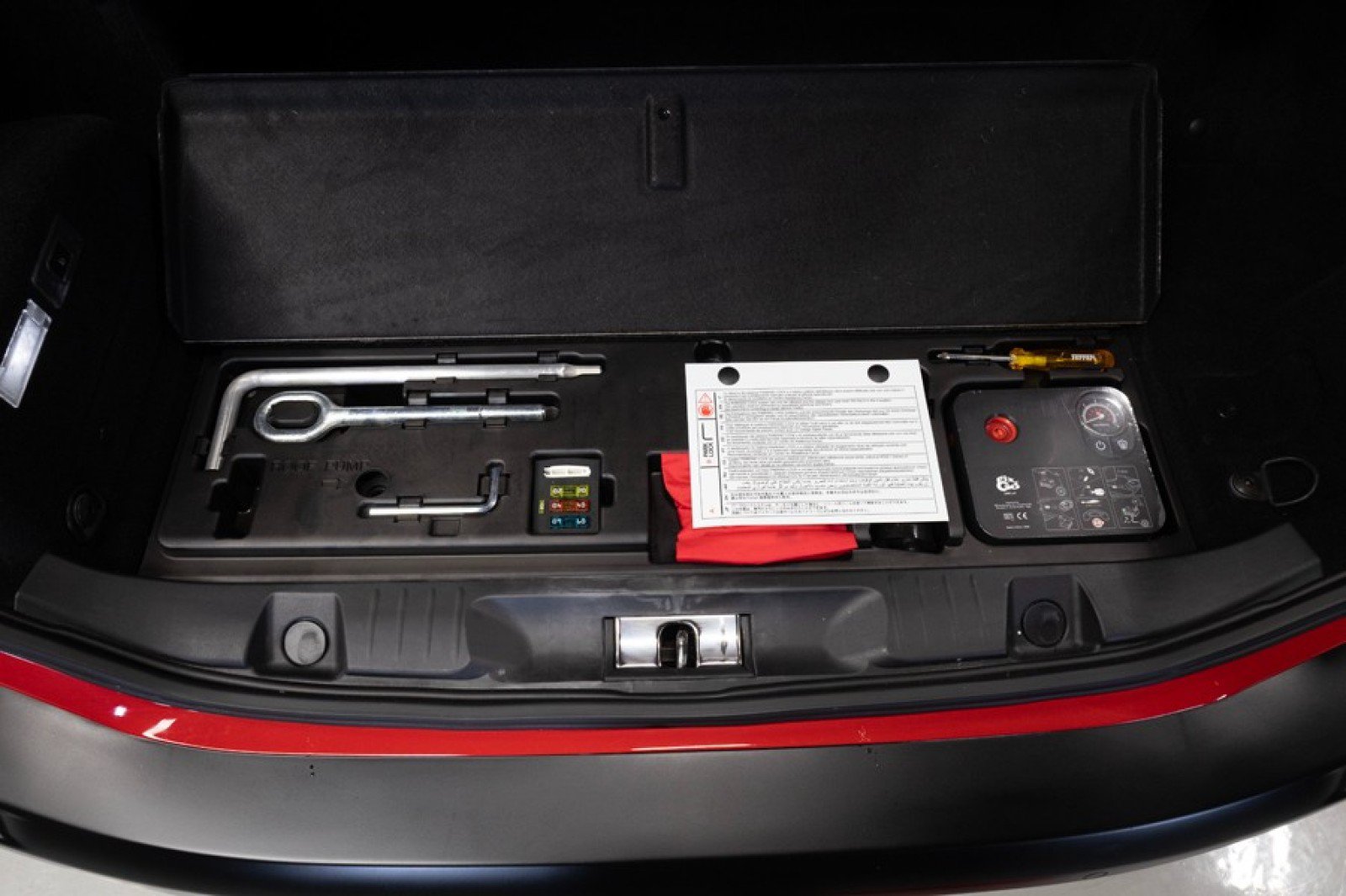 Used 2019 Ferrari Portofino RWD image 58