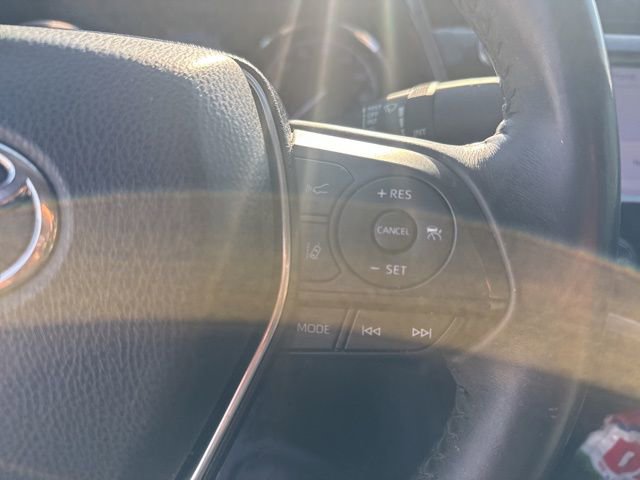 Used 2020 Toyota Camry SE w/ Convenience Package image 12