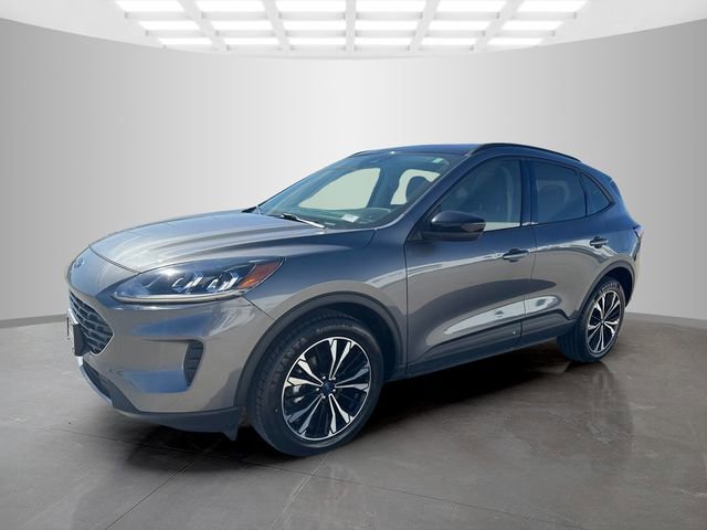 Used 2022 Ford Escape SE w/ SE Sport Appearance Package image 4