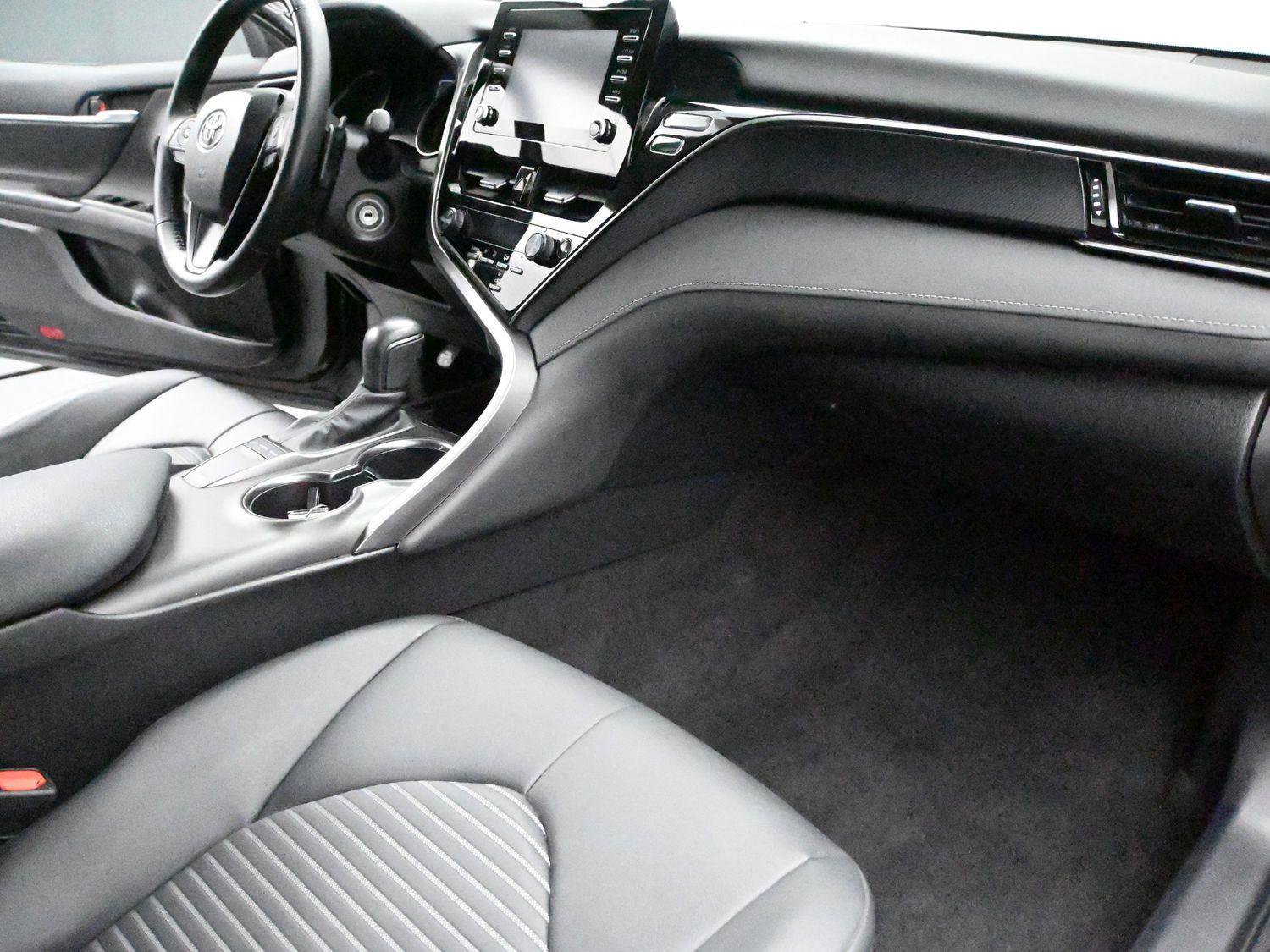 Used 2024 Toyota Camry SE image 16