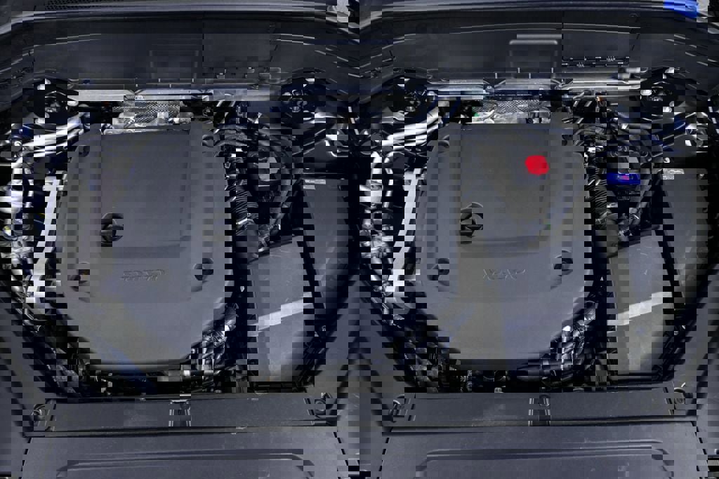 Certified 2025 Volvo XC90 B6 Plus image 38