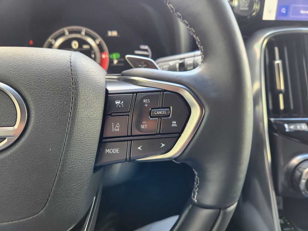 Used 2023 Lexus LX 600 4WD w/ Luxury Package image 31
