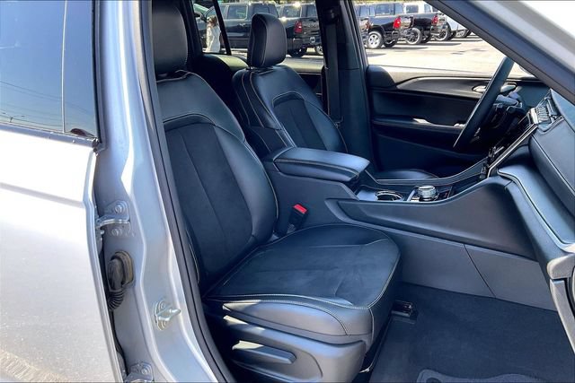 Used 2023 Jeep Grand Cherokee Altitude AWD/4WD image 7