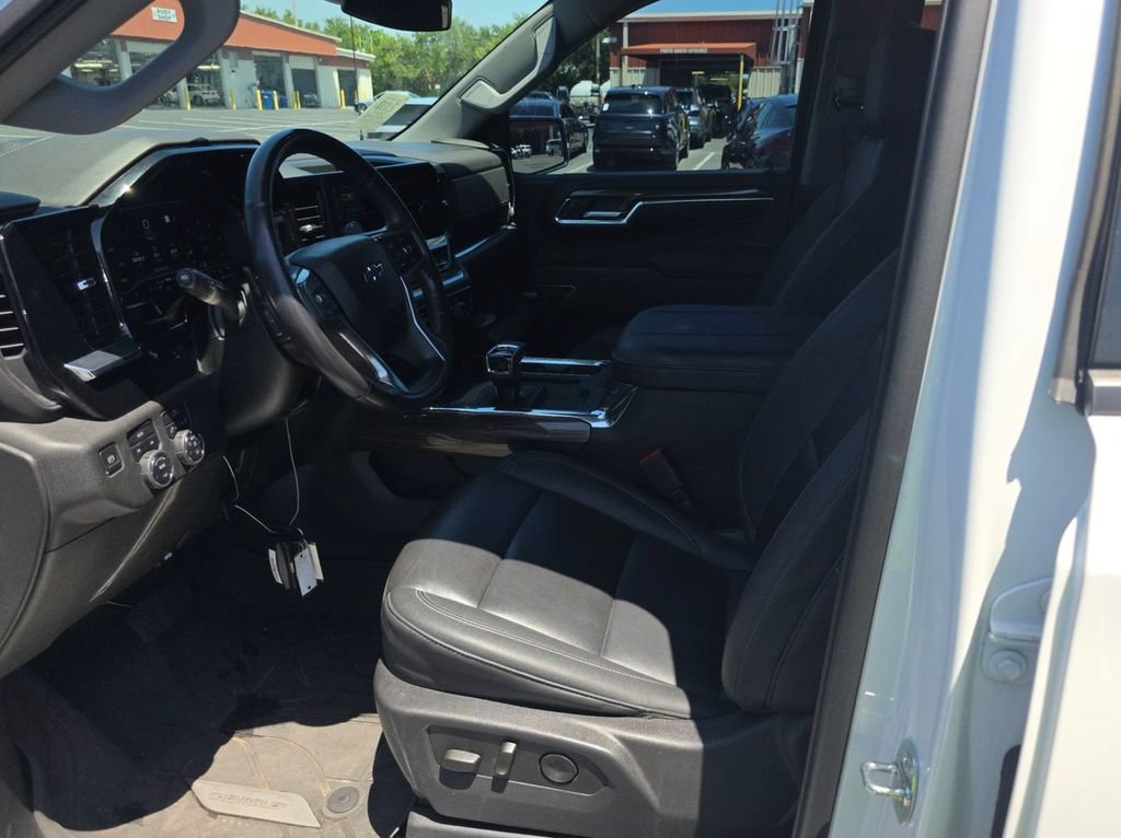 Used 2023 Chevrolet Silverado 1500 RST w/ Redline Edition AWD/4WD image 7