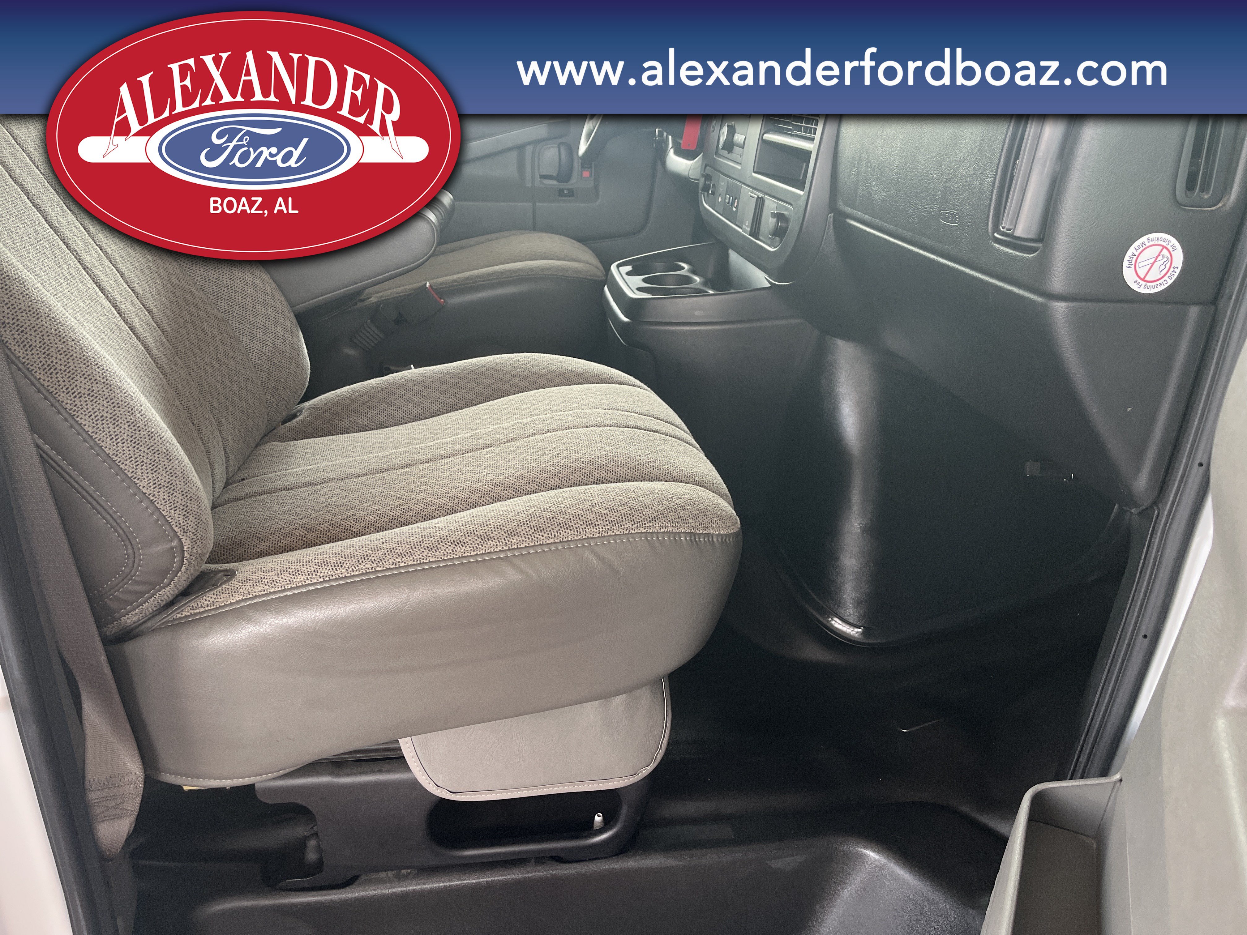 Used 2023 Chevrolet Express 3500 LS RWD image 12