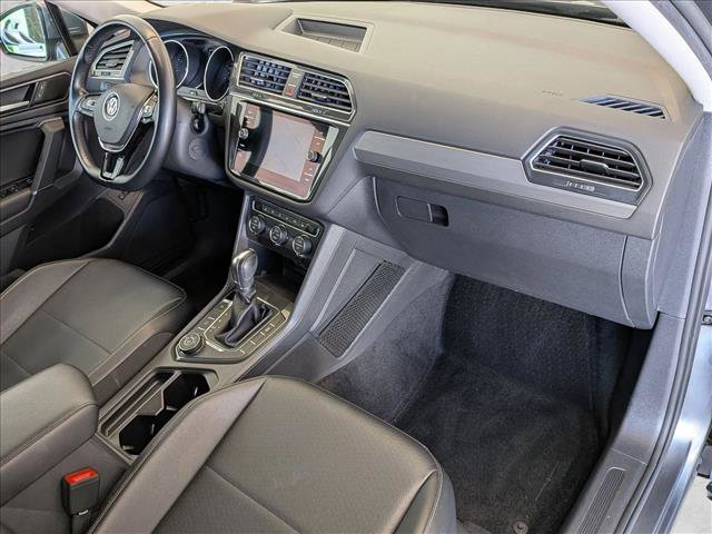 Used 2018 Volkswagen Tiguan SEL AWD/4WD image 24