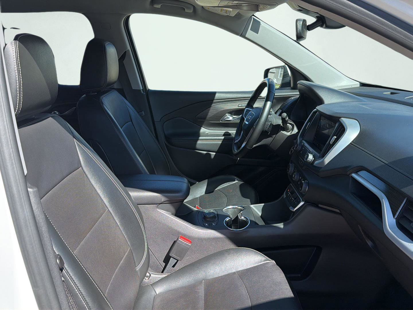 Used 2024 GMC Terrain SLT AWD/4WD image 15