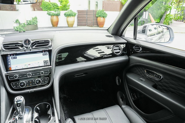 Used 2024 Bentley Bentayga Extended Wheelbase AWD/4WD image 63