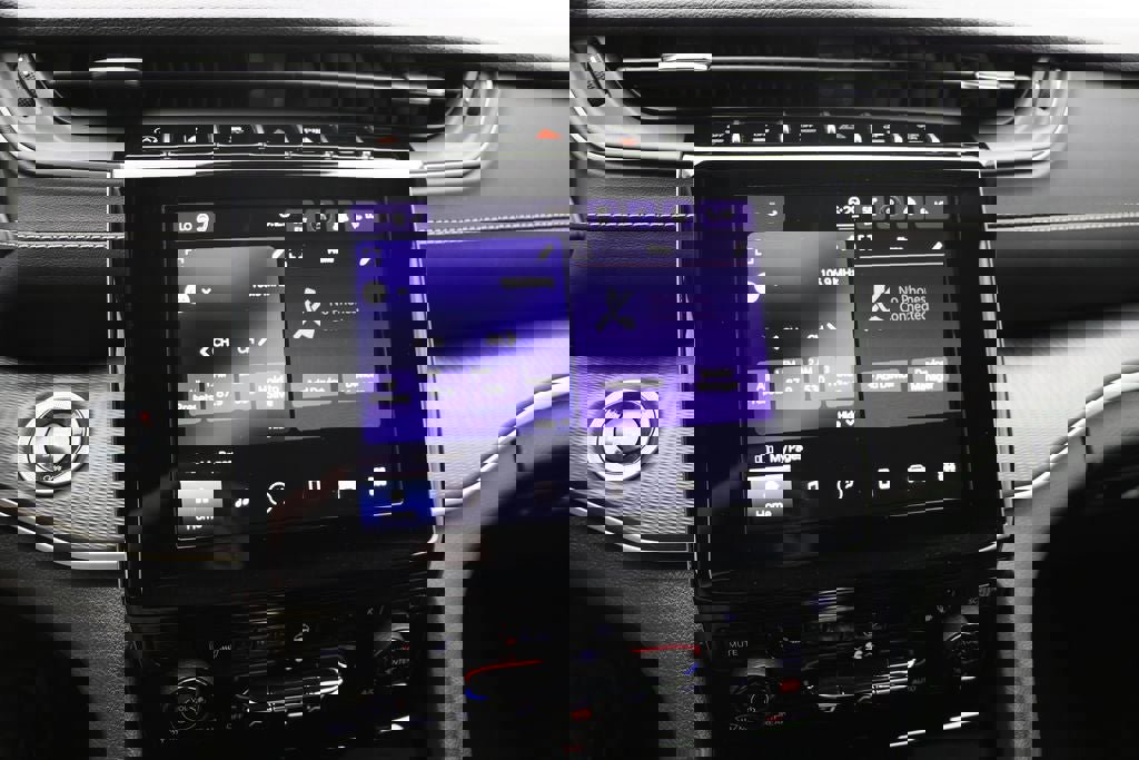 Used 2025 Jeep Grand Cherokee Altitude AWD/4WD image 21