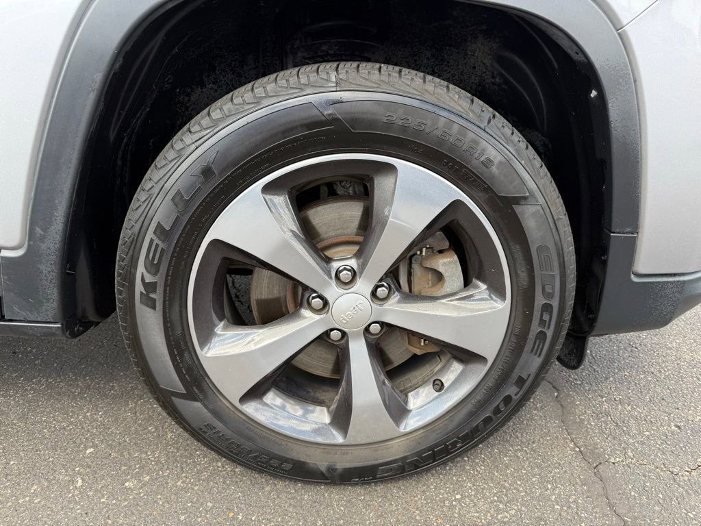 Used 2019 Jeep Cherokee Limited AWD/4WD image 9