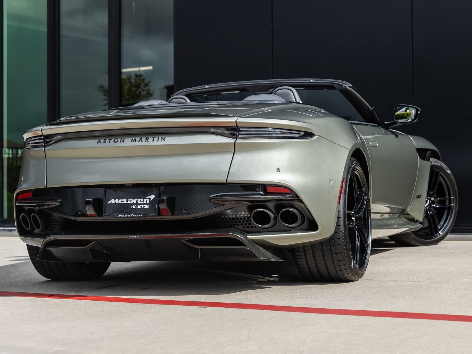 Used 2023 Aston Martin DBS Superleggera Volante RWD image 9