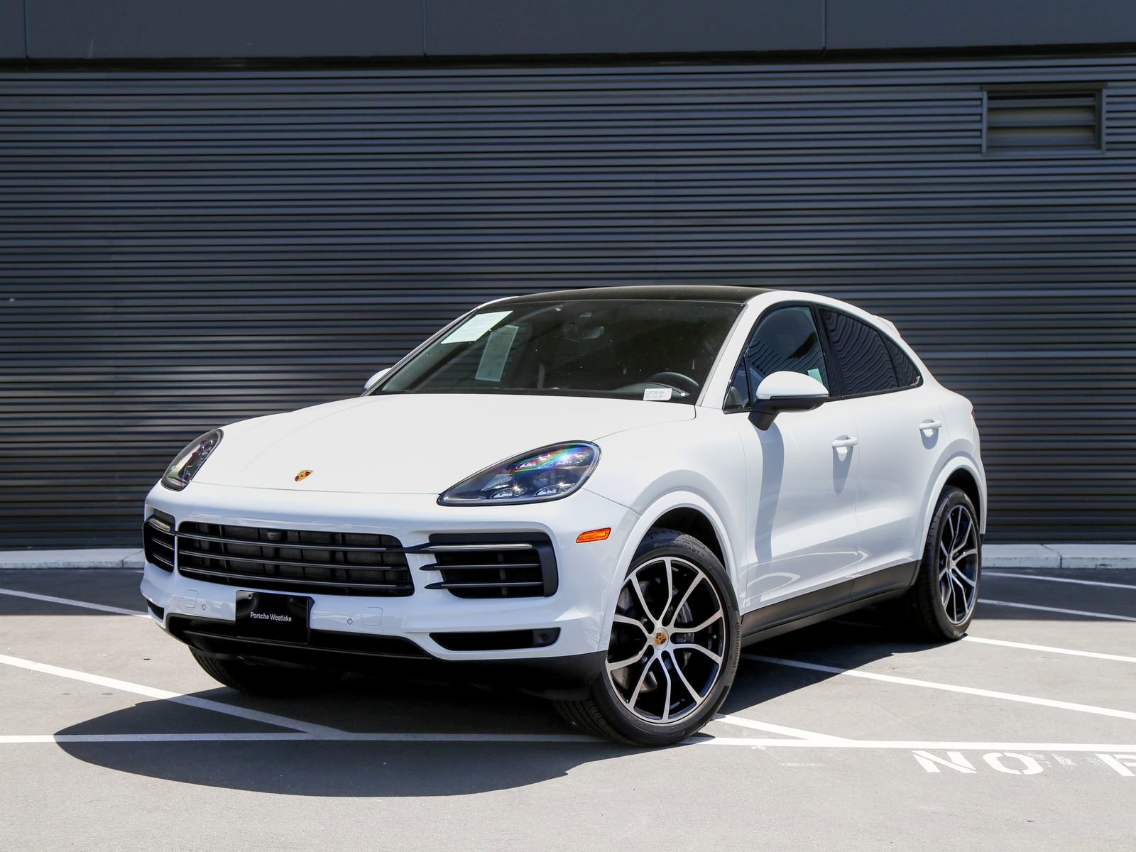 Certified 2022 Porsche Cayenne Platinum Edition AWD/4WD image 1