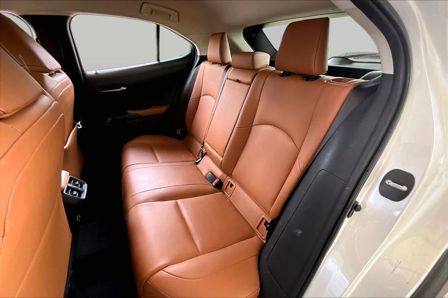 Used 2019 Lexus UX 200 FWD image 18
