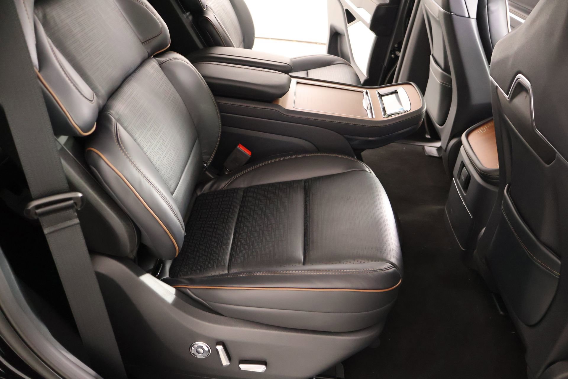 New 2026 Lincoln Navigator Black Label AWD/4WD image 15