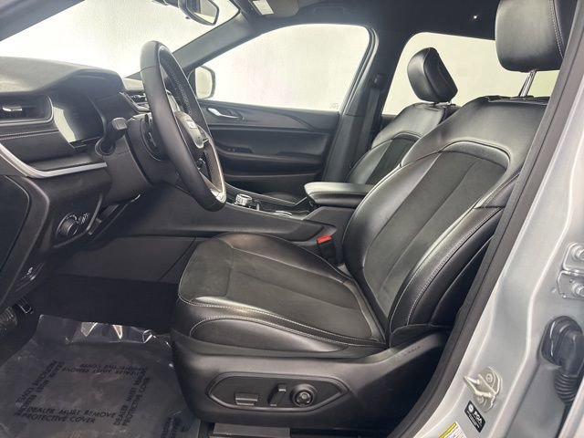 Used 2024 Jeep Grand Cherokee L Laredo image 28