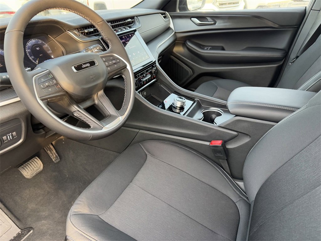 New 2025 Jeep Grand Cherokee Laredo w/ Luxury Tech Group I image 12