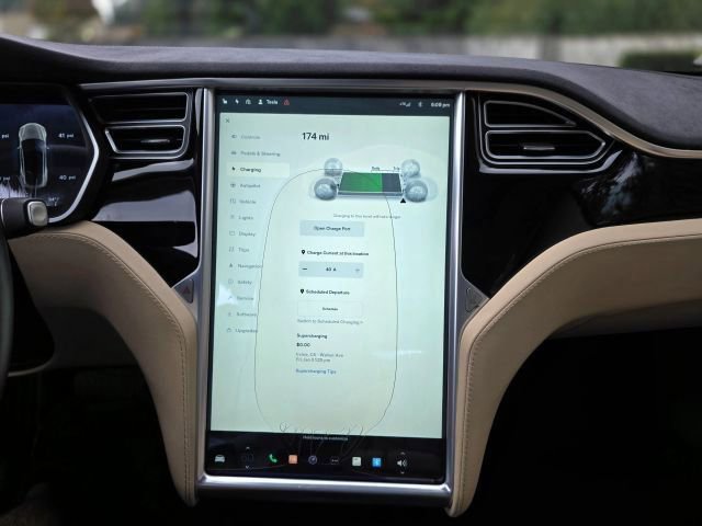 Used 2015 Tesla Model S 85D image 24