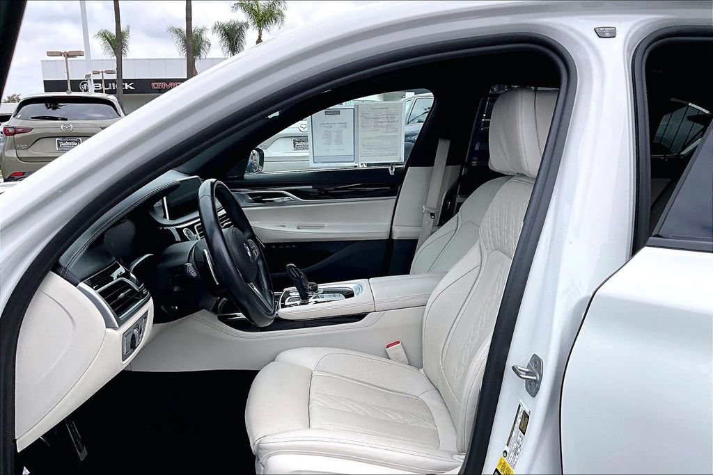 Used 2022 BMW 750i xDrive w/ Executive Package AWD/4WD image 14