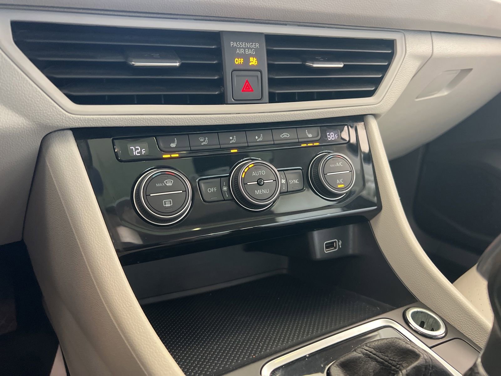 Used 2019 Volkswagen Jetta SE image 18