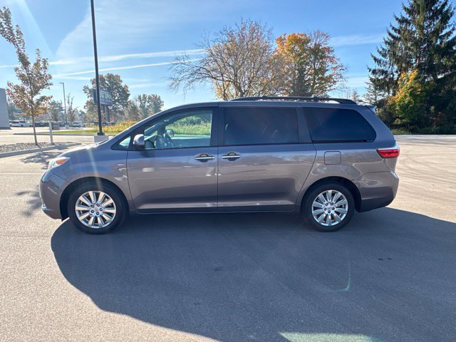 Used 2017 Toyota Sienna XLE w/ XLE Navigation Package AWD/4WD image 2