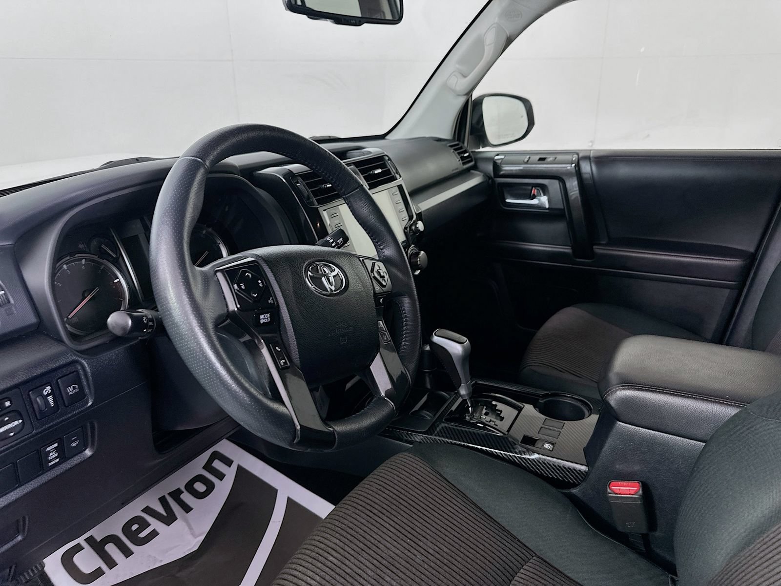 Used 2022 Toyota 4Runner TRD Off-Road AWD/4WD image 9