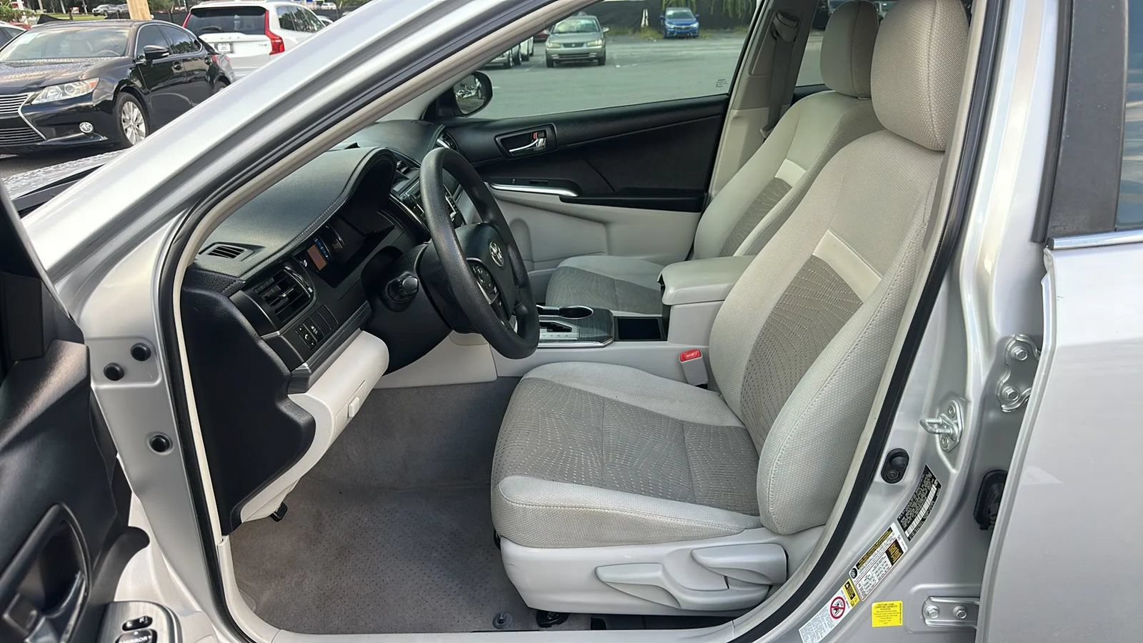 Used 2012 Toyota Camry LE FWD image 6