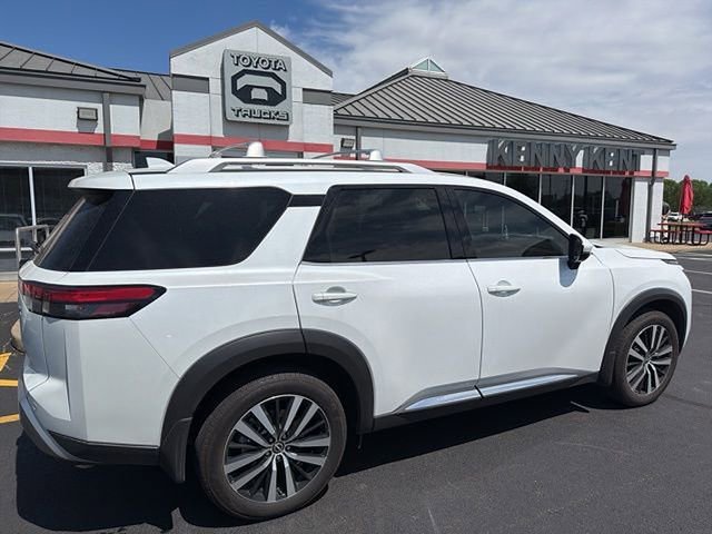 Used 2025 Nissan Pathfinder Platinum w/ Cargo Package image 5